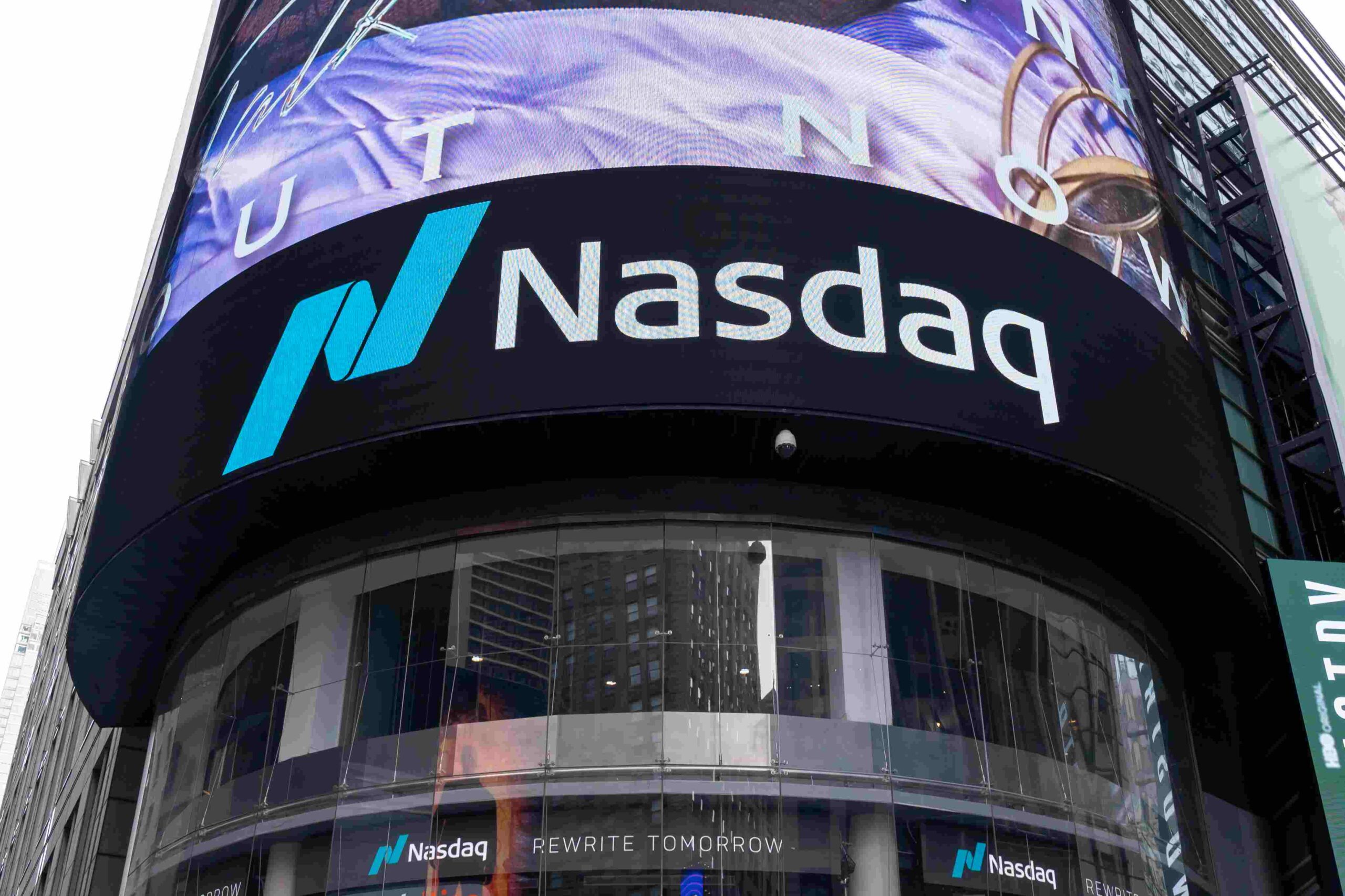 Nasdaq supera marca histórica de 20.000 pontos impulsionado por ações de IA