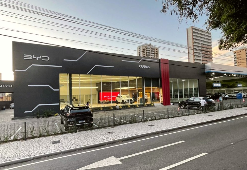 BYD Carmais inaugura sua terceira loja em Fortaleza com a presença de Stella Li