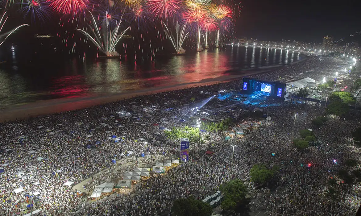 Réveillon de Copacabana receberá seis navios de cruzeiro e 300 barcos