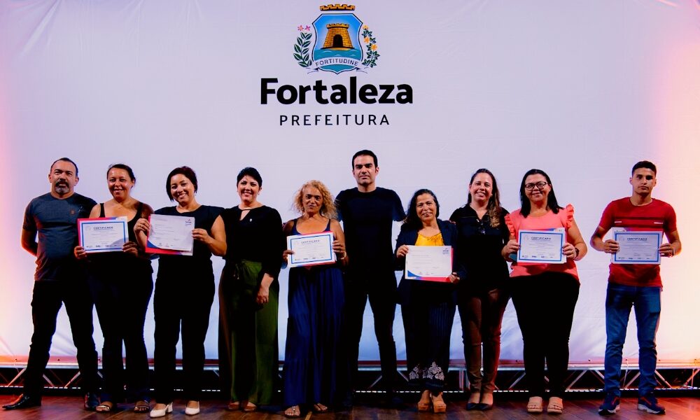 Prefeitura entrega 2.983 certificados a concludentes do ‘Fortaleza + Futuro’