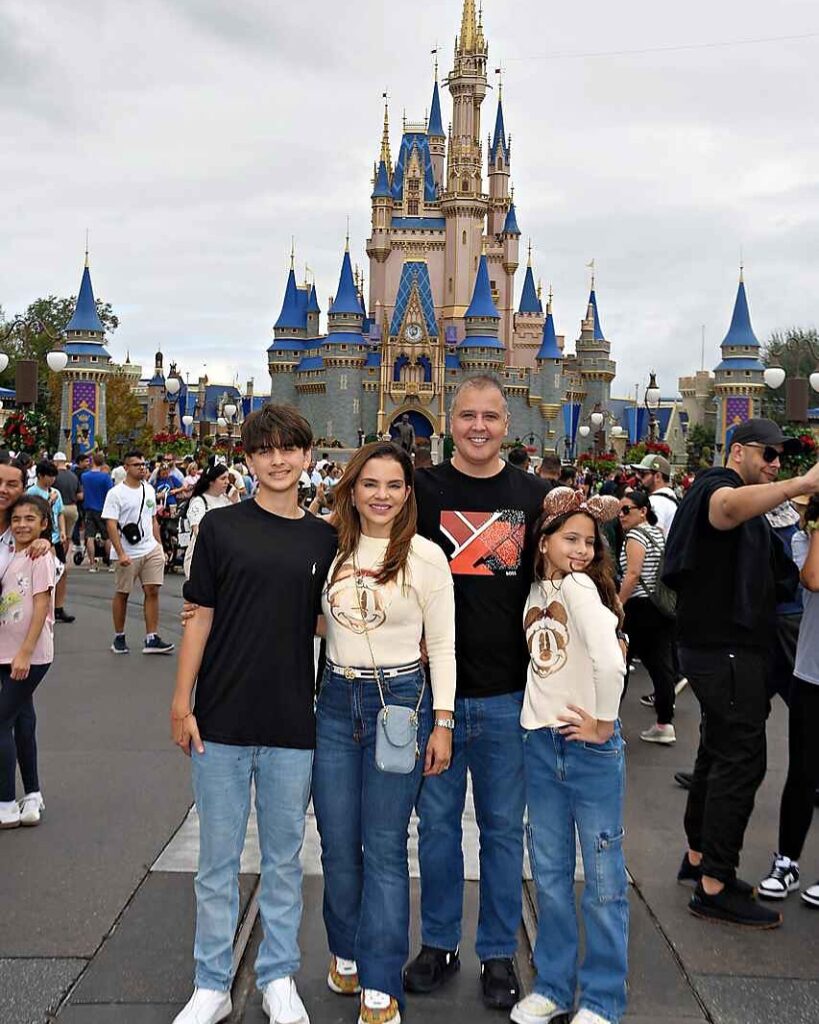 Viviane Martins, Fabrício Martins E Filhos (2)