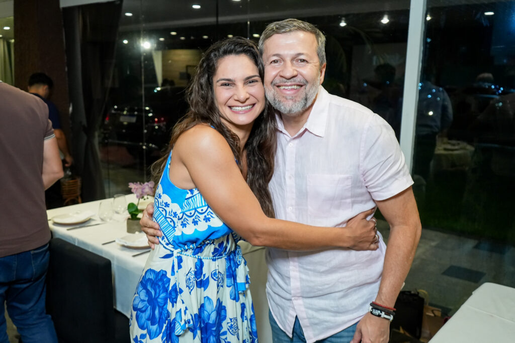 Beatriz Carneiro E Elcio Batista