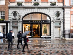 Burberry Mercado De Luxo Adobestock 298260305 Editorial Use Only