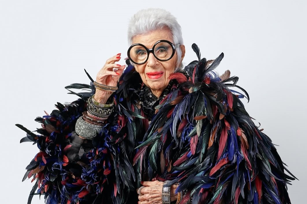 Acervo pessoal do ícone da moda Iris Apfel irá a leilão