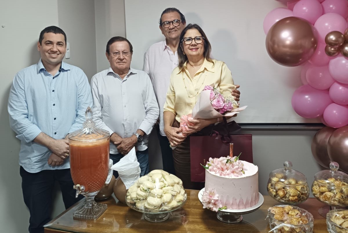 Suely Kubrusly é homenageada com festa surpresa de aniversário no CRIO