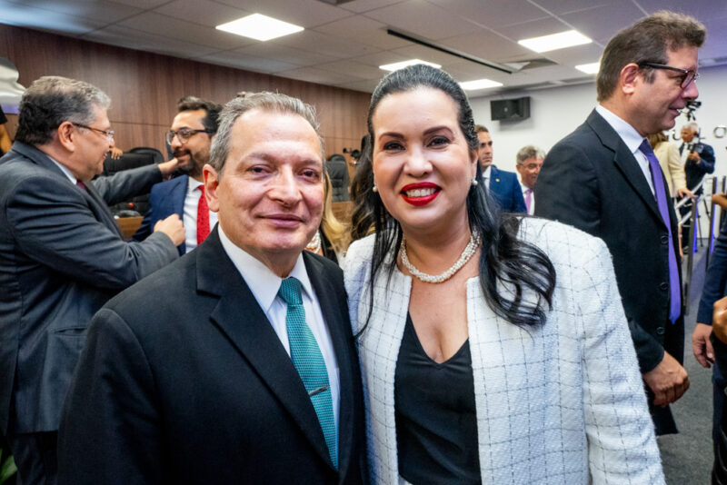 Representatividade feminina - Christiane Leitão toma posse como primeira mulher presidente da OAB-CE