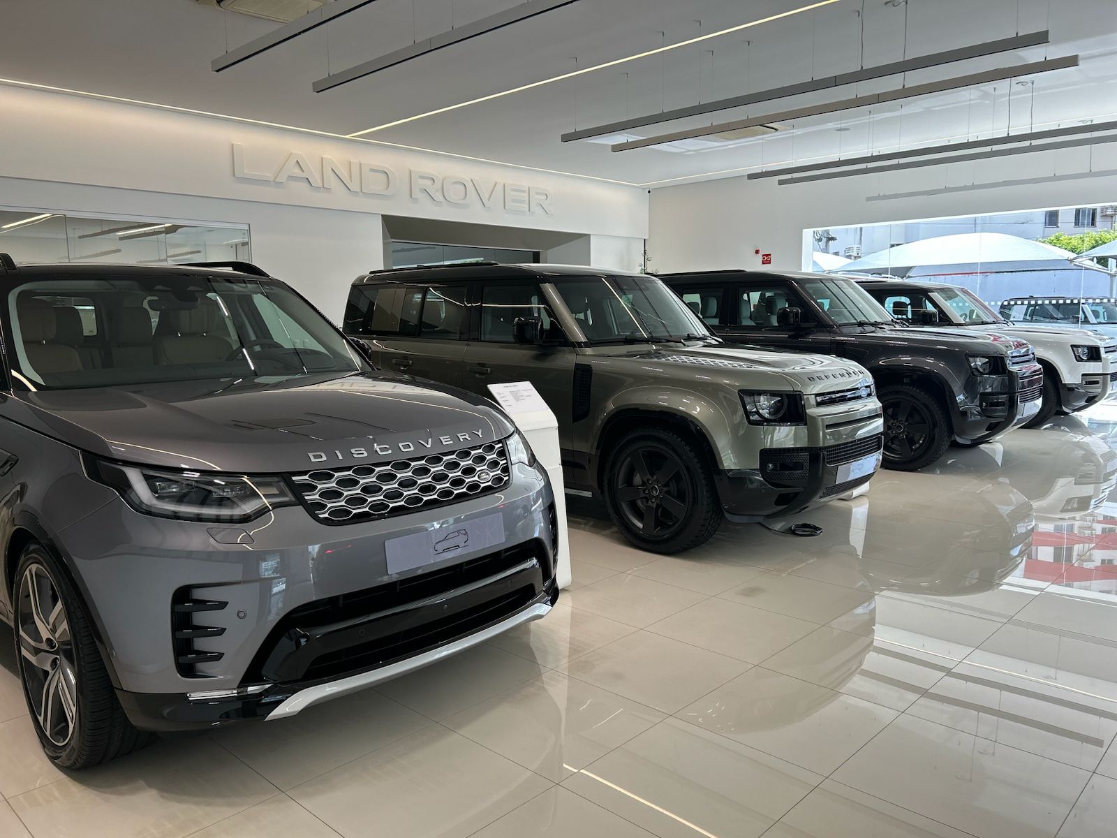 Extrema Land Rover apresenta novos SUVs 2025