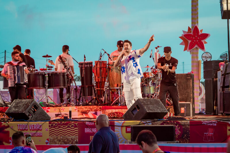 Carnaval no Colosso - É o Tchan, Murilo Huff, Dennis e Jonas Esticado agitam o 4° sábado do Bloquinho de Verão