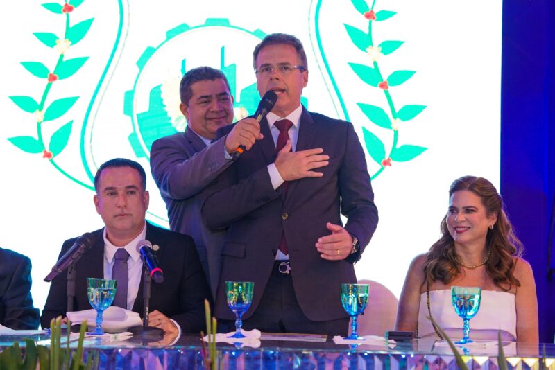 Gestão municipal - Maracanaú empossa prefeito, vice e vereadores eleitos