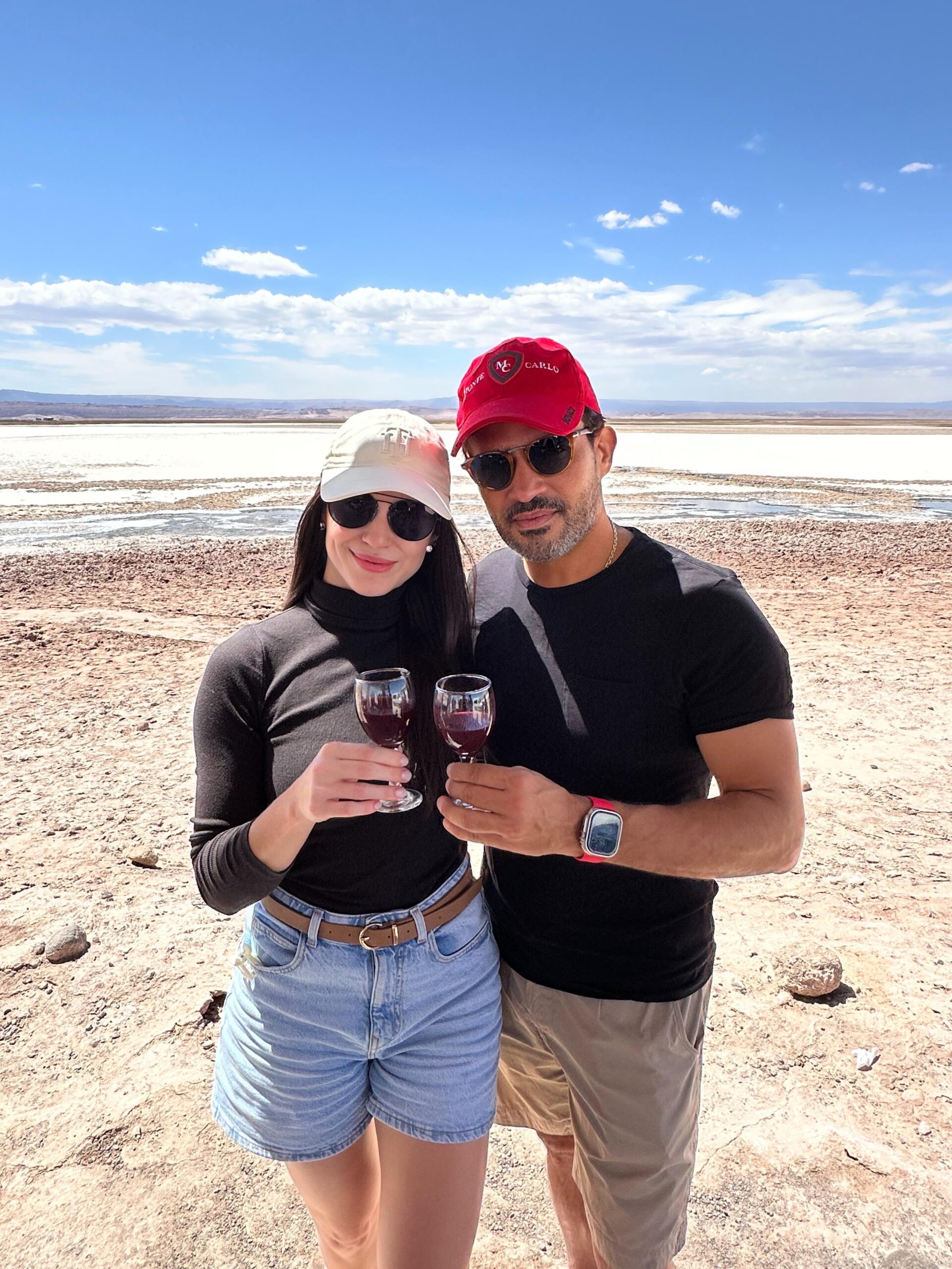 Raiane Pretes e Silvio Montezuma curtem dias de  férias no Deserto do Atacama