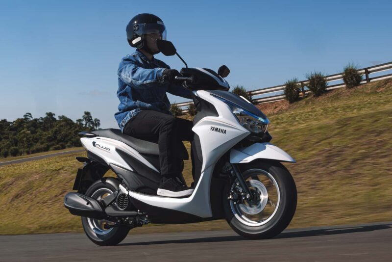 Yamaha Fluo Abs Hybrid Connected 2025