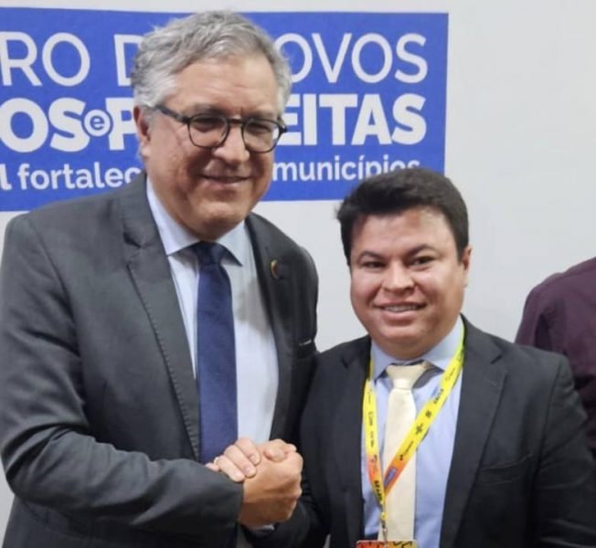 Presidente da Aprece apresenta reivindicações ao ministro Alexandre Padilha