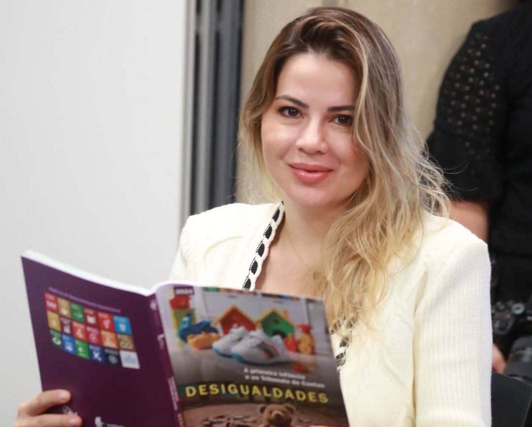 Onélia Santana integra comitê do IRB e participa de lançamento de livro sobre Primeira Infância