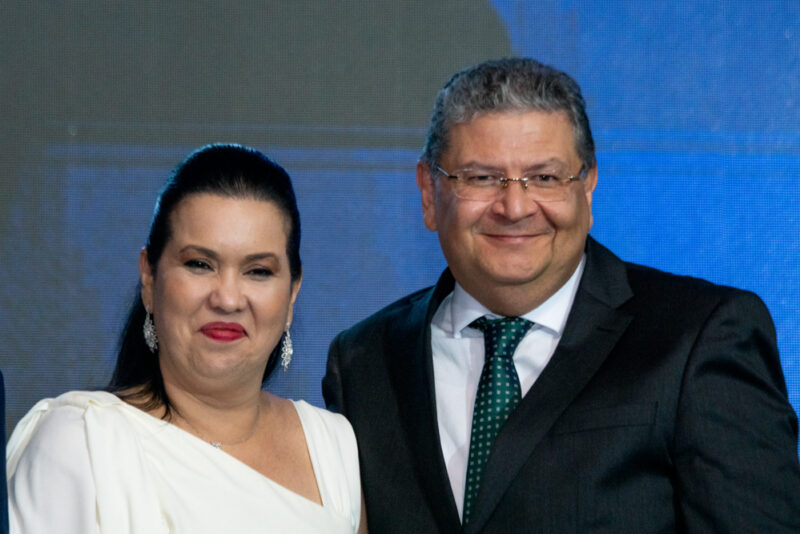 Liderança feminina - Christiane Leitão é empossada presidente da OAB-CE em cerimônia festiva