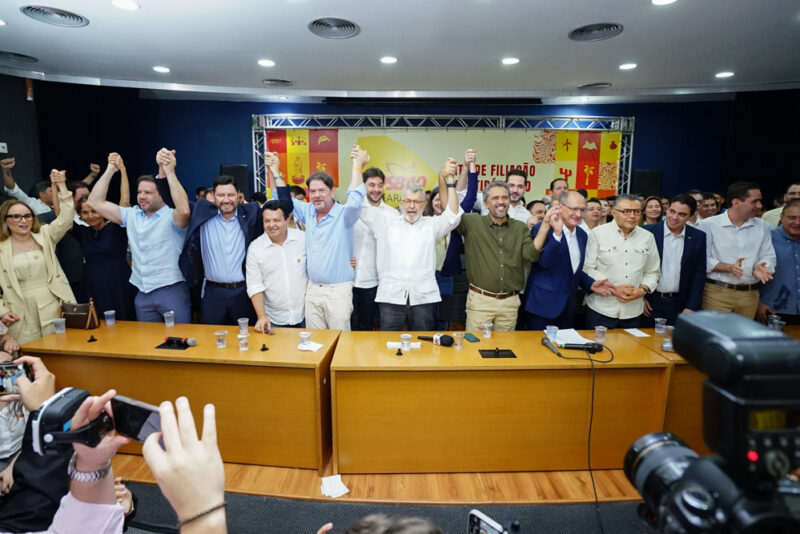 Novas filiações - PSB filia 12 deputados no Ceará em evento com a presença de Geraldo Alckmin, Cid Gomes e Elmano de Freitas