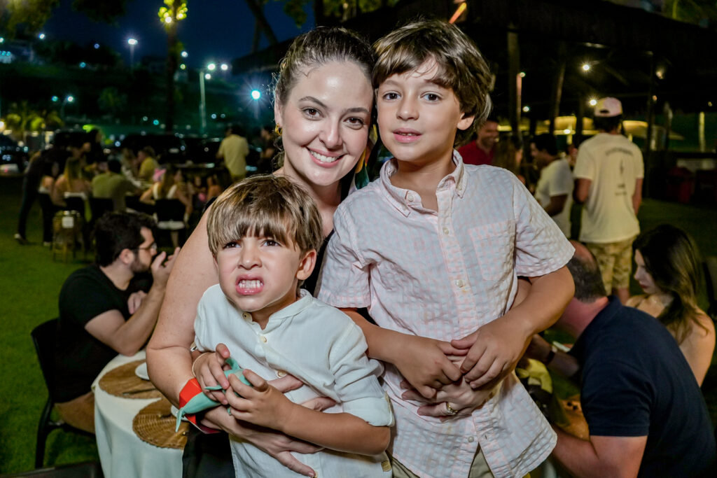 Gustavo, Lara E Guilherme Laprovitera