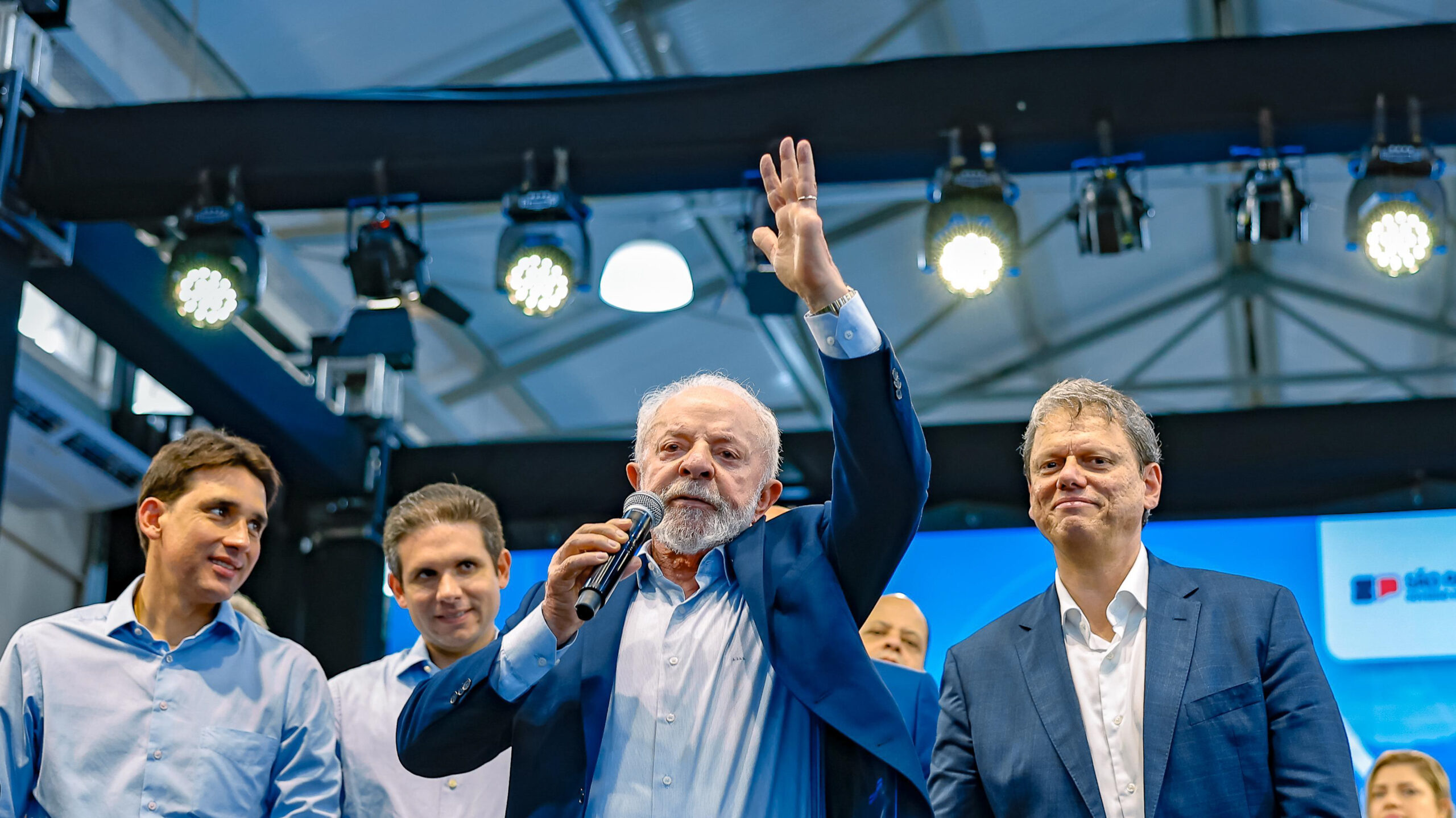 Lula e Tarcísio de Freitas apresentam edital para obra do túnel Santos-Guarujá