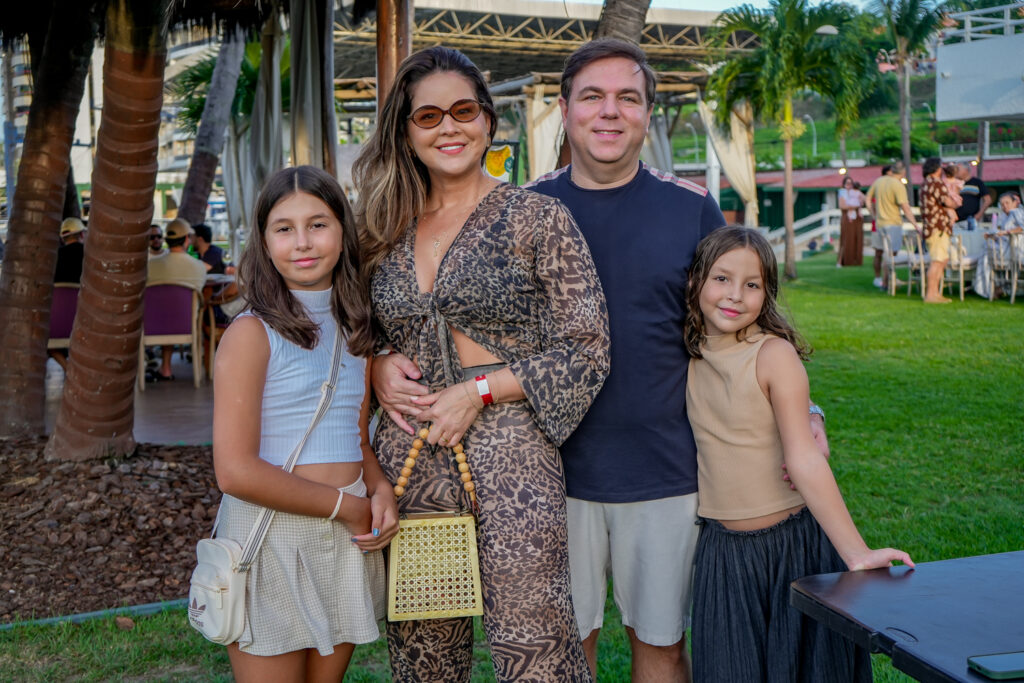 Maria, Juliana, Rodrigo E Leticia Coelho (1)