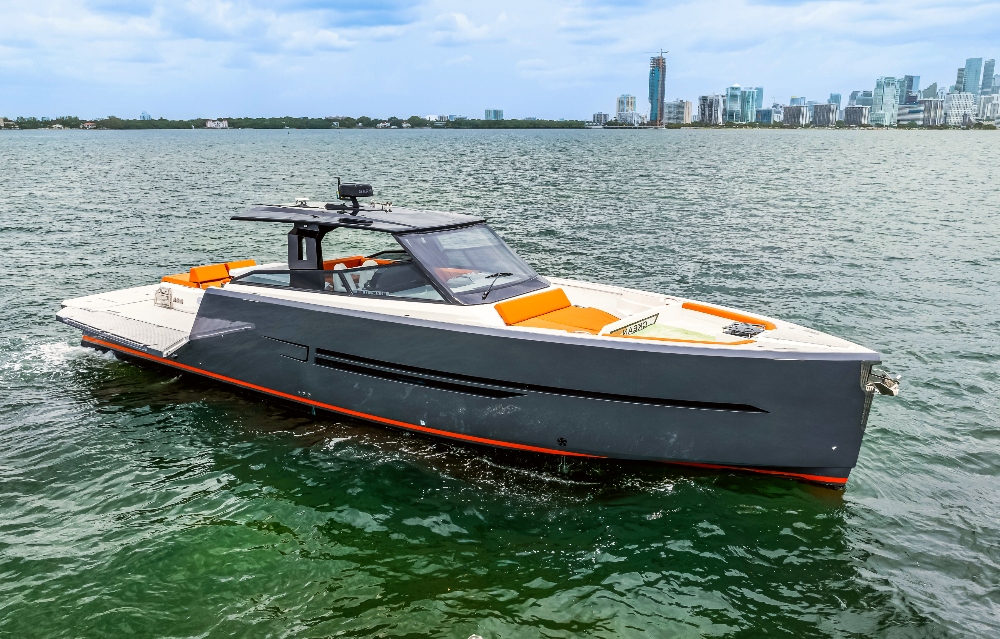 Miami Boat Show deve gerar US$ 1 bi e apresentar lancha com piscina na proa