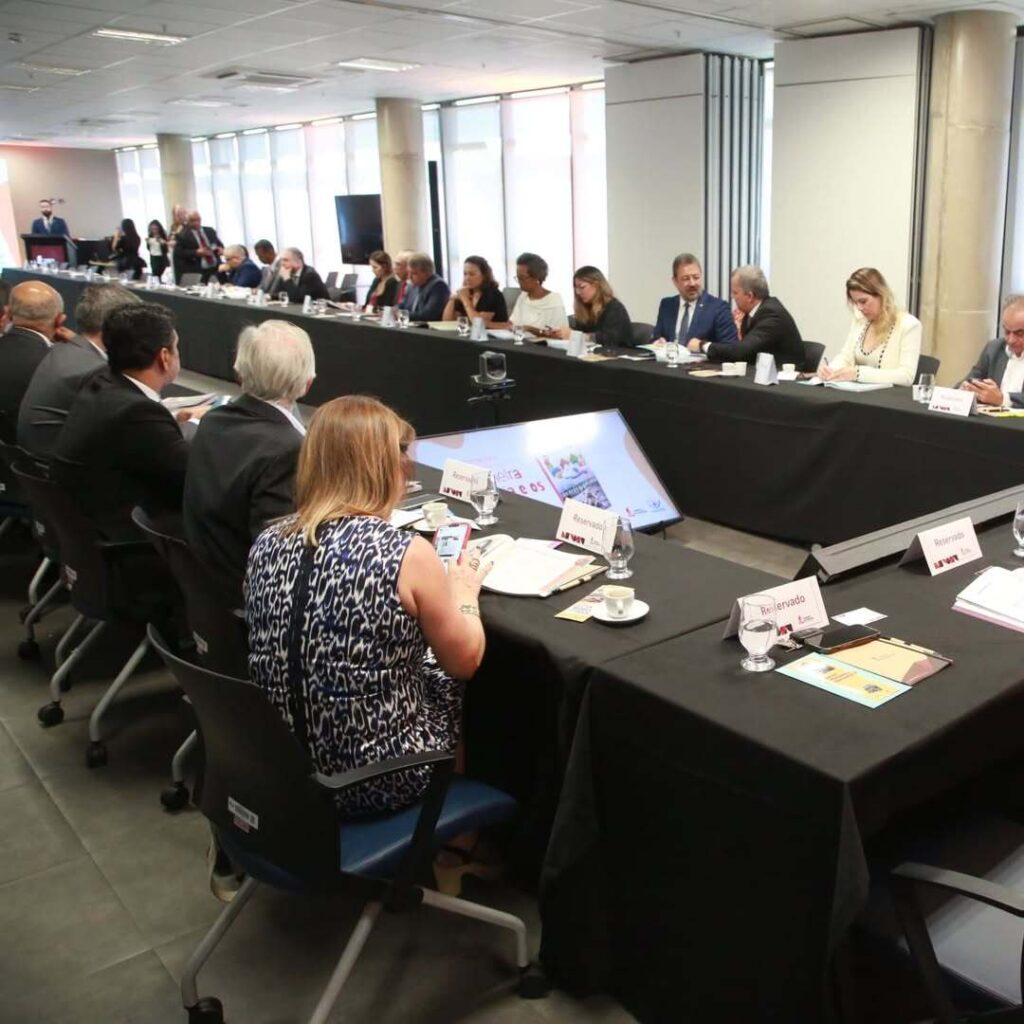 Onélia Santana Na Escola Superior Do Tribunal De Contas Da União