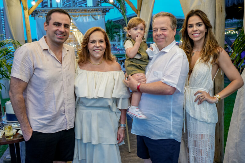 Festa surpresa - Rodrigo Ventura comemora aniversário ao lado de familiares e amigos no Iate Clube