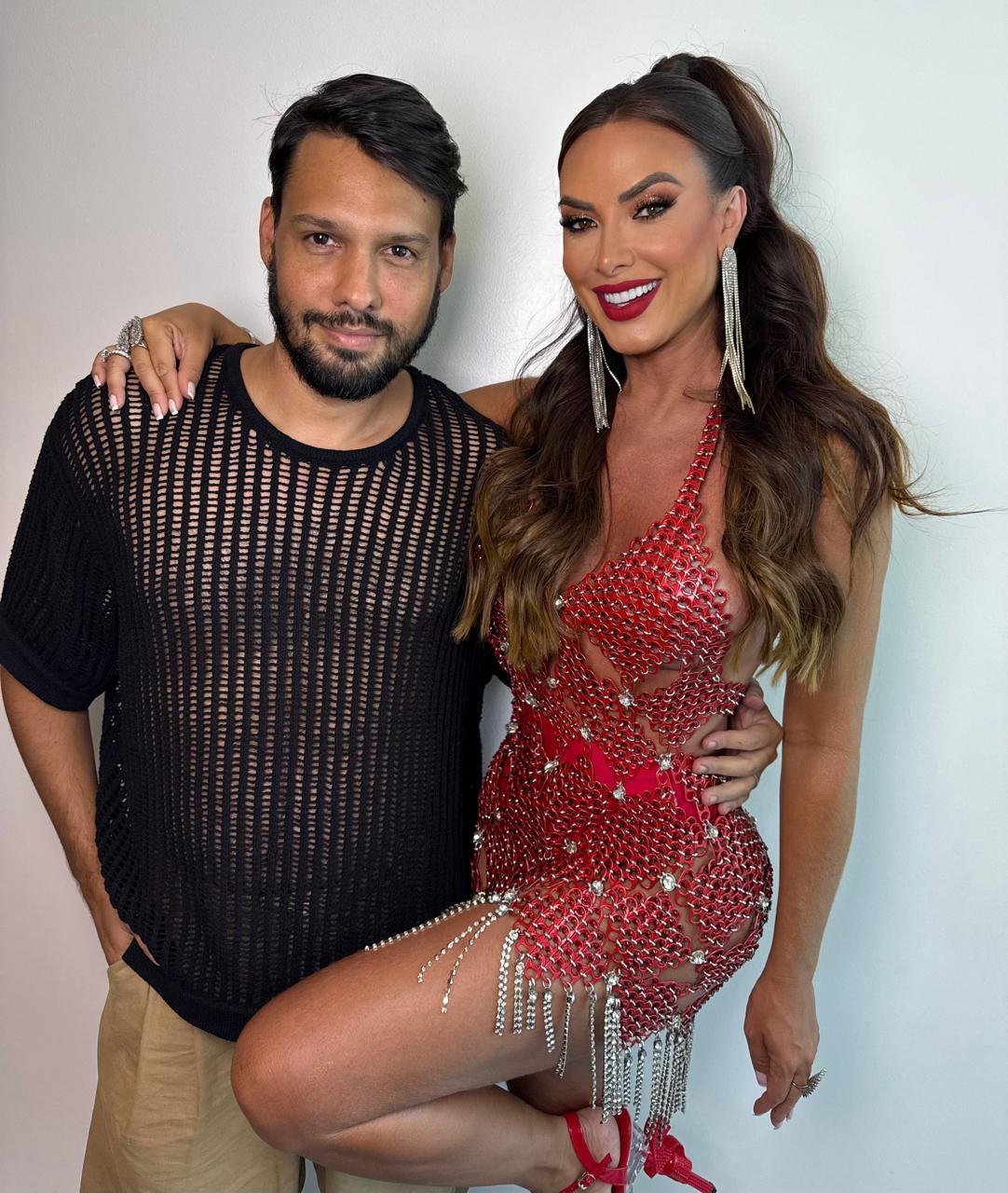 Nicole Bahls inicia temporada de Carnaval em Olinda