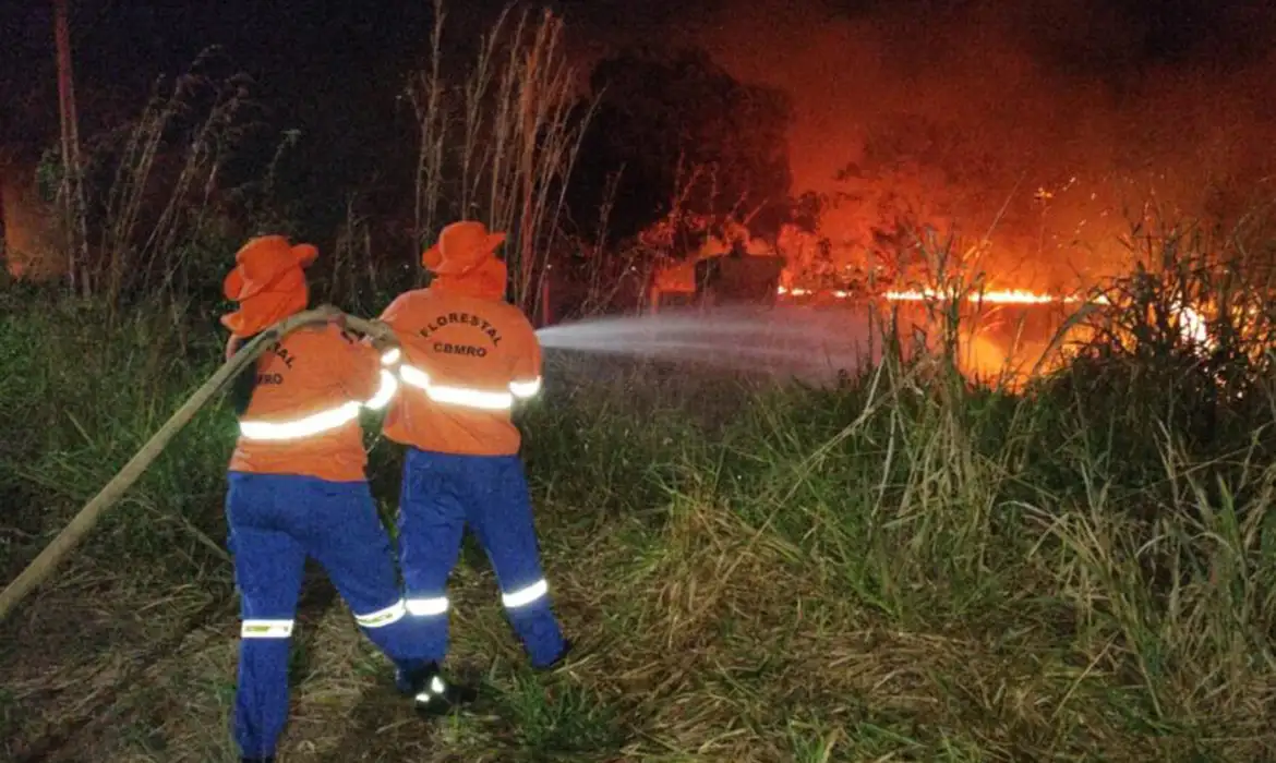 Trump suspende parceria EUA-Brasil para combate a incêndios florestais