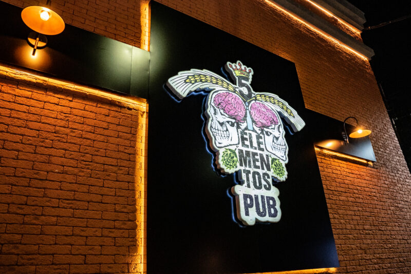 Fachada Pub 5 Elementos