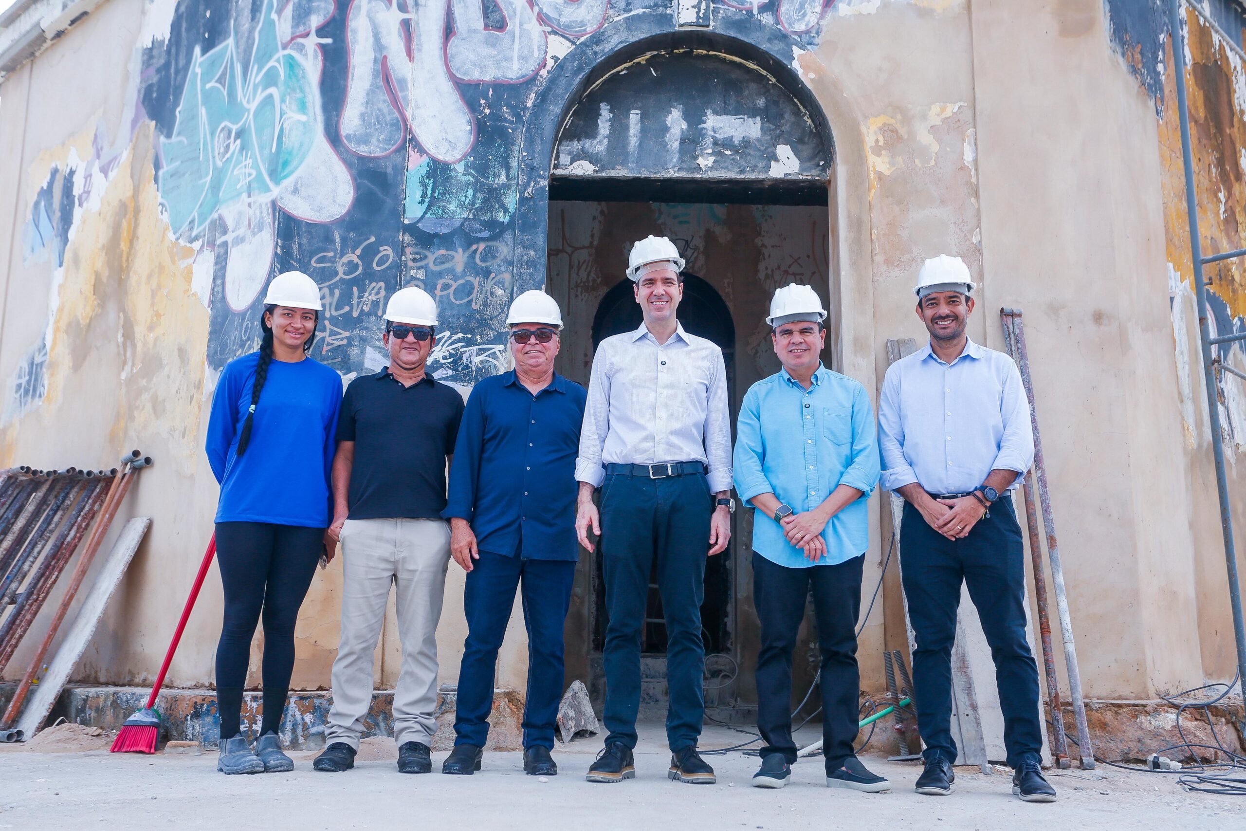 Eduardo e Chagas Vieira visitam obras de revitalização do Farol do Mucuripe