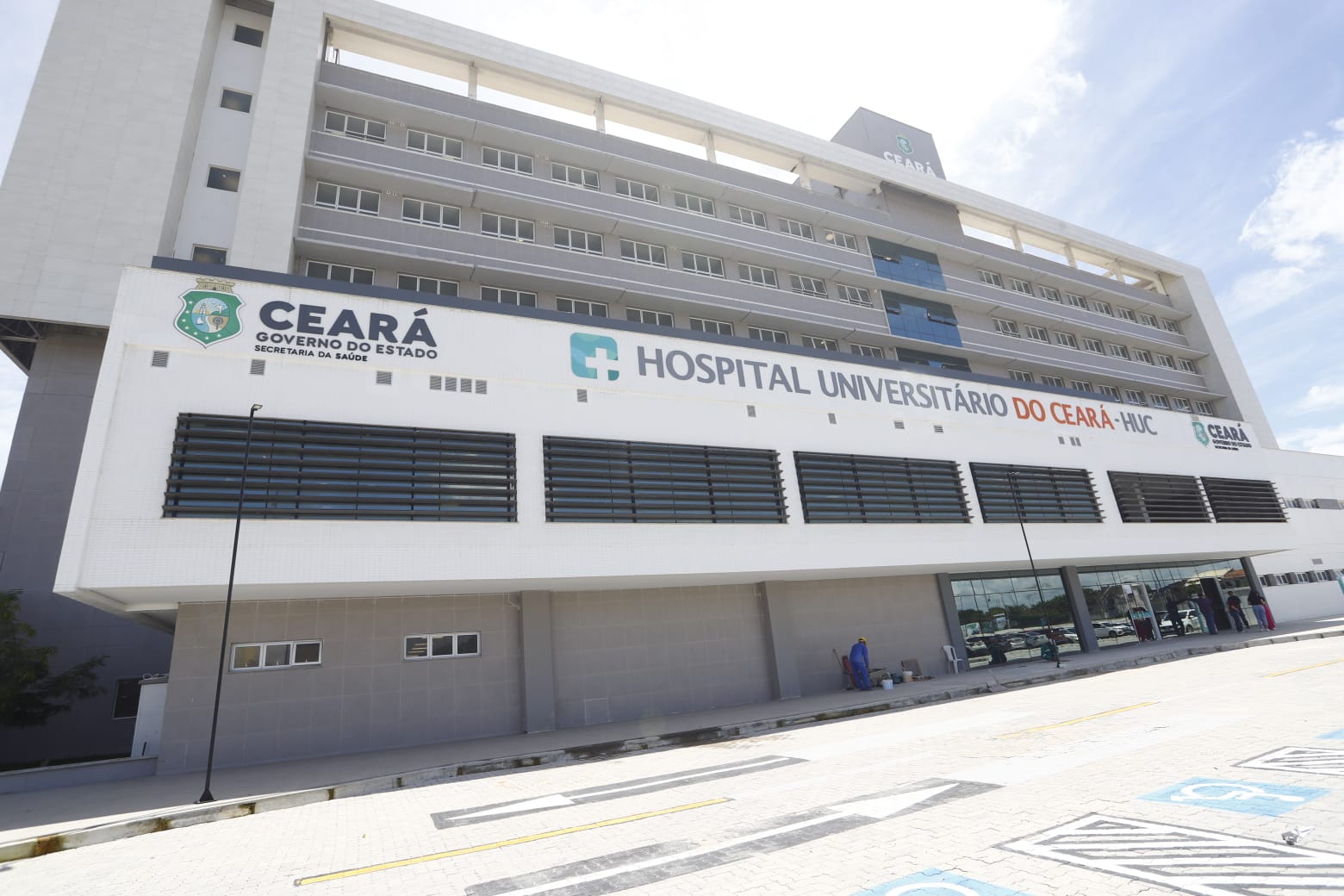 Governador Elmano inaugura Hospital Universitário com presença de Lula