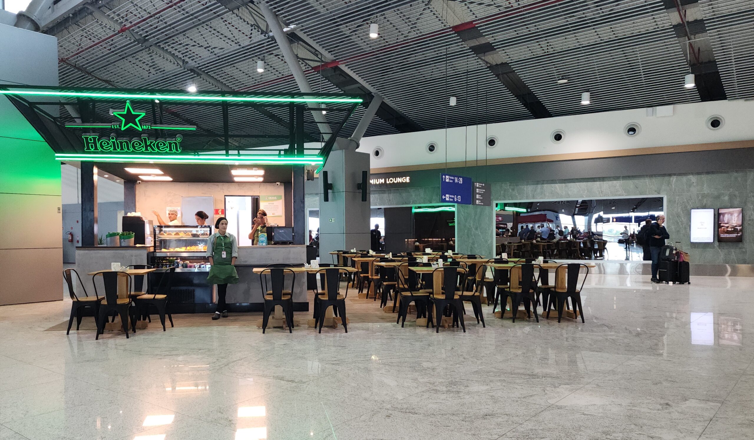 Aeroporto de Fortaleza ganha primeiro bar conceito da Heineken na Capital