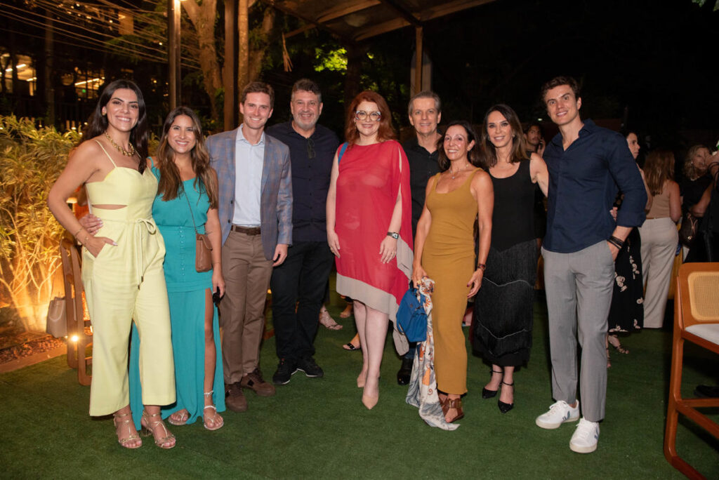 Marina De Moraes, Pitter Schattan, Patricia Caires,viviane Zorzete, Marcelo Siviero, Marina Conde, Esther Schattan E Guilherme Jordão