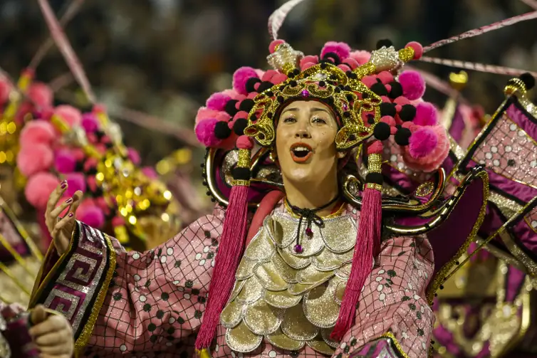 Rosas de Ouro é campeã do Carnaval de São Paulo após 15 anos